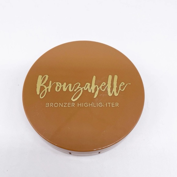 Belle Beauty Bronzabella  Multi-Tone Bronzer- Shade Ray of Sunshine - Picture 2 of 3